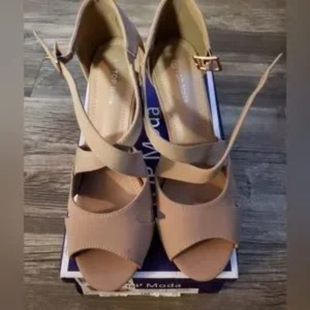 New in box. TOP moda Amanda tan heels. Women’s size 10